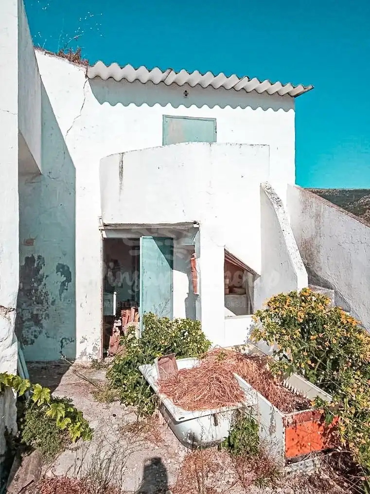Vista exterior de Casa o xalet en venda en El Burgo amb Jardí privat i Terrassa