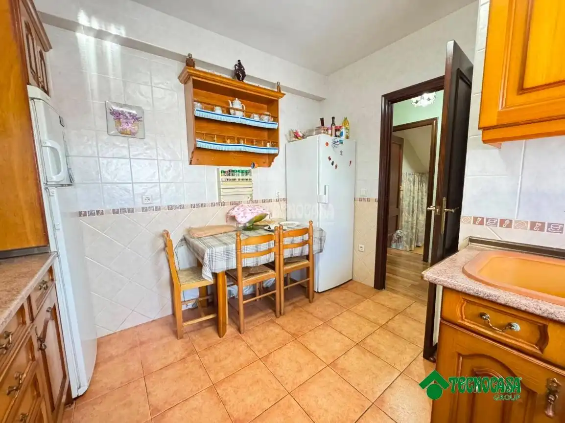 Cuina de Casa adosada en venda en Gerindote amb Aire condicionat, Calefacció i Jardí privat