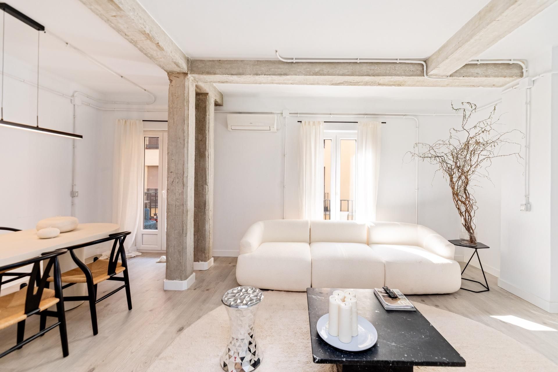 Living room of Flat for sale in  Madrid Capital  with Air Conditioner, Terrace and Balcony