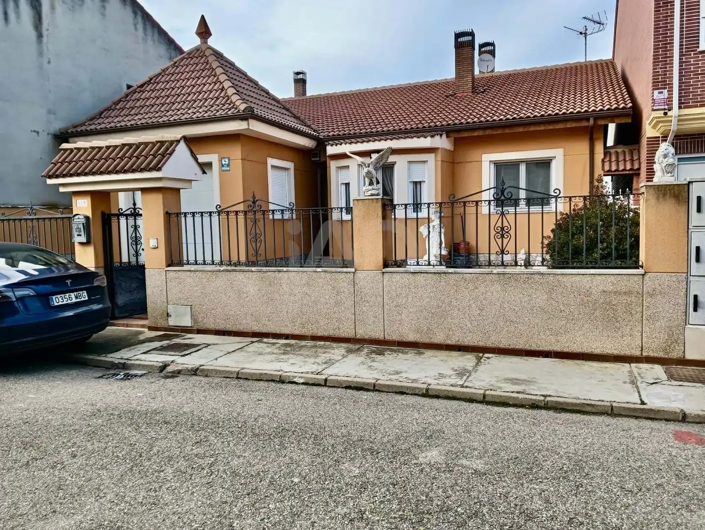 Vista exterior de Casa o chalet en venta en Soto de la Vega con Calefacción y Terraza