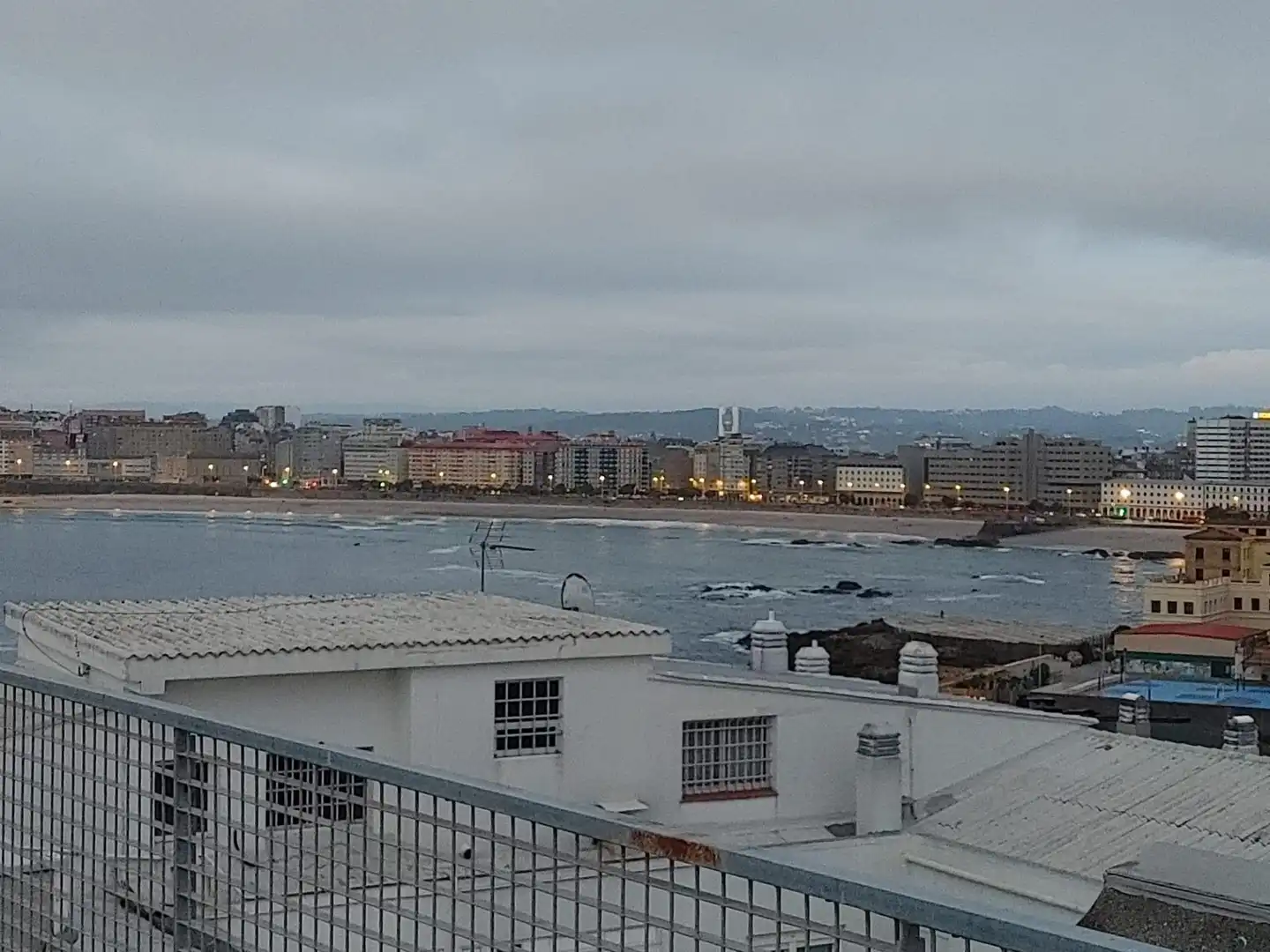 Außenansicht von Dachboden zum Verkauf in A Coruña Capital  mit Heizung und Terrasse