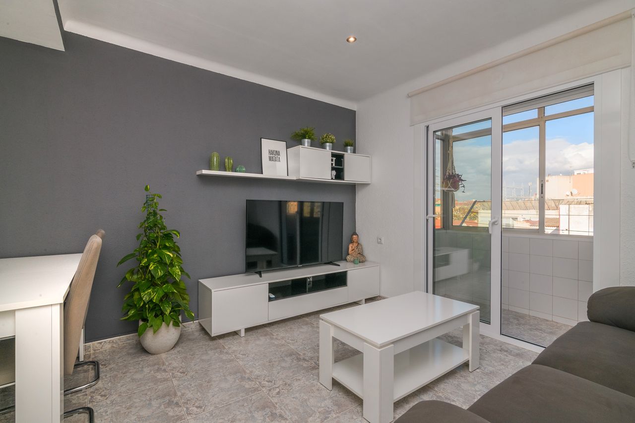 Living room of Flat for sale in Sant Boi de Llobregat  with Oven and Balcony