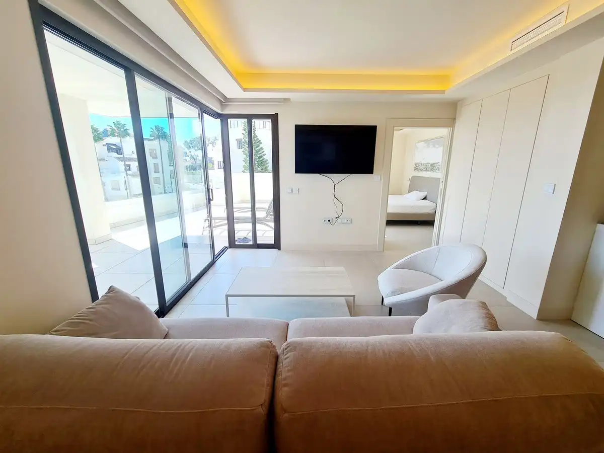 Sala de estar de Piso de alquiler en Marbella con Aire acondicionado, Terraza y Amueblado
