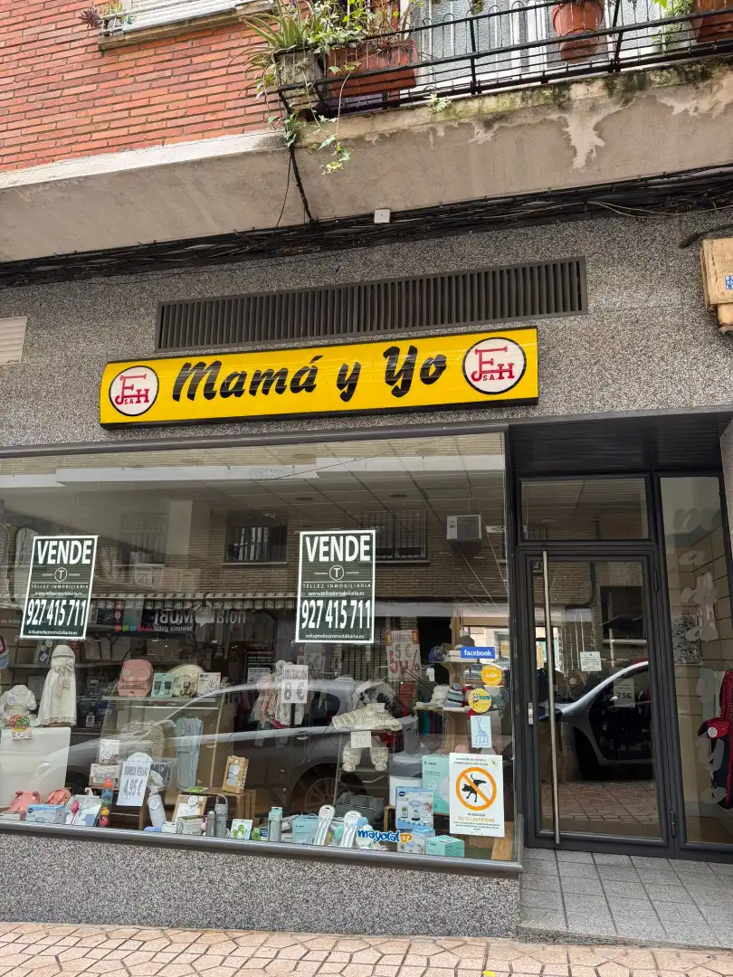 Locale commerciale in vendita a Avenida de la Vera 18