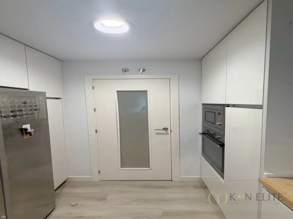 Küche von Wohnung zur Miete in La Moraleja mit Schwimmbad
