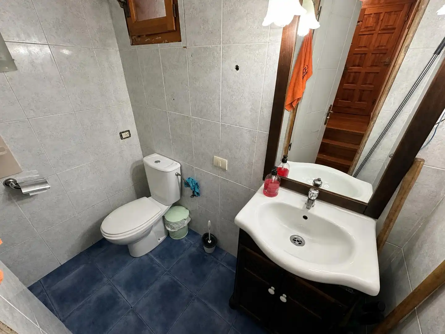 Bany de Casa o xalet en venda en Burgos amb Calefacció, Terrassa i Traster