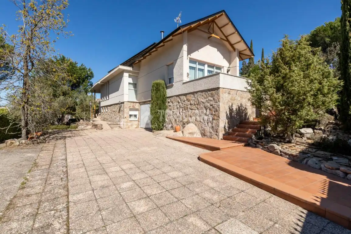 Vista exterior de Casa o chalet en venta en Torrelodones con Calefacción, Jardín privado y Piscina