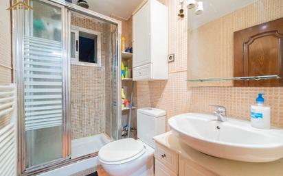 Bathroom of Flat for sale in Leganés  with Air Conditioner, Heating and Terrace