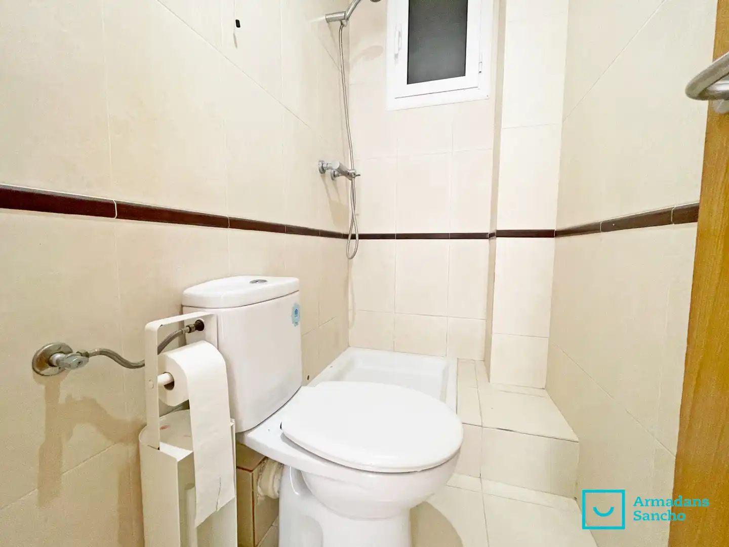Bathroom of Flat for sale in Barcelona  with Oven