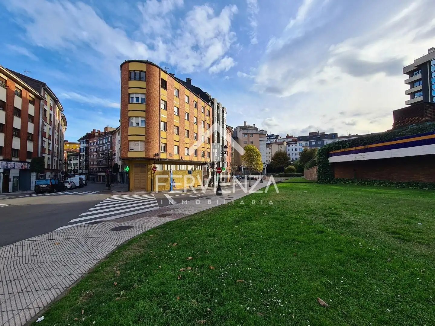 Vista exterior de Pis en venda en Oviedo 