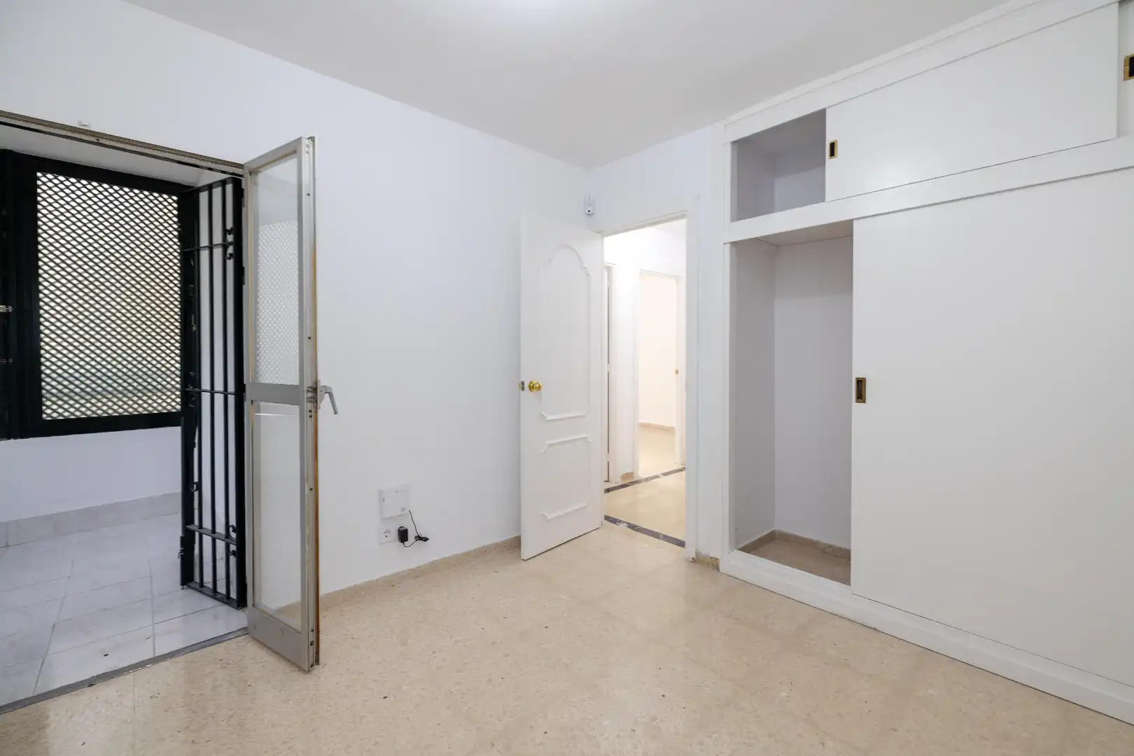 Bedroom of Flat for sale in Marbella  with Terrace and Storage room