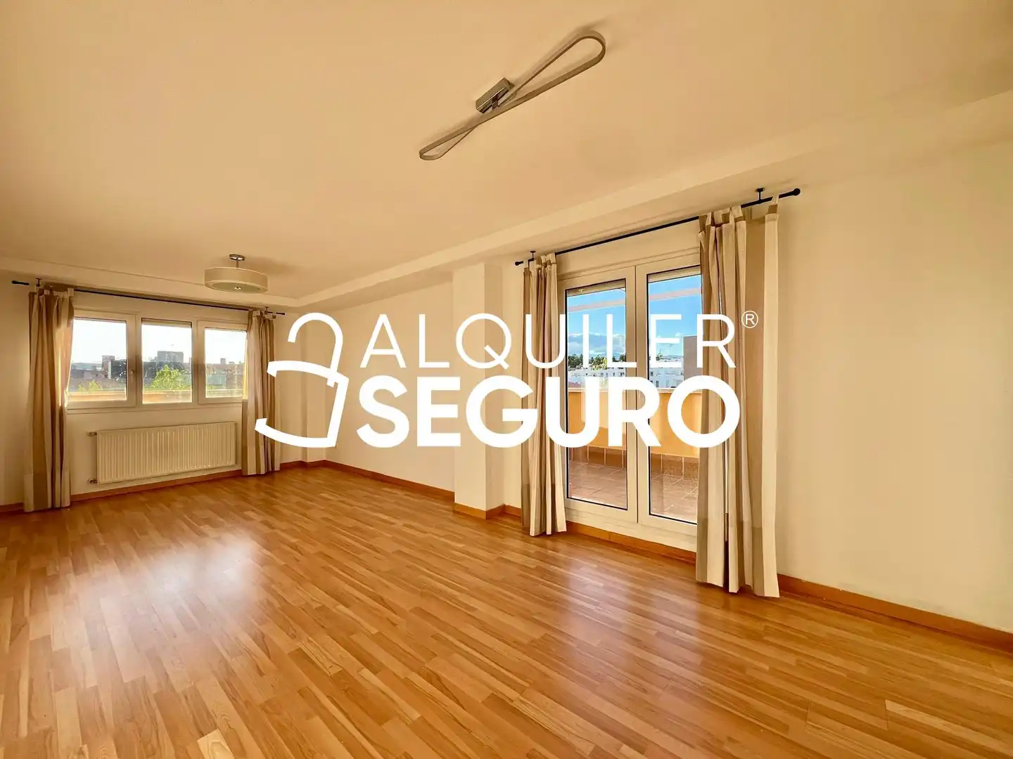 Sala d'estar de Àtic de lloguer en Colmenar Viejo amb Aire condicionat, Calefacció i Terrassa