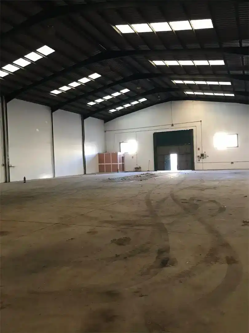 Fabrikhallen zur Miete in Antequera