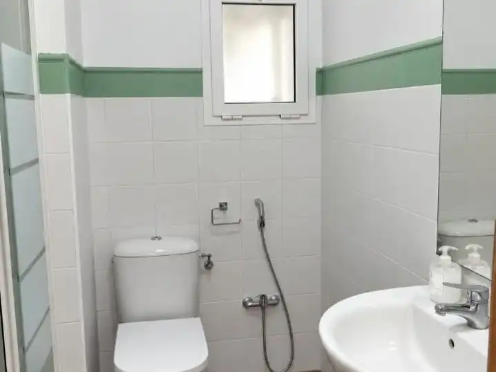 Badezimmer von Wohnung zur Miete in  Sevilla Capital mit Klimaanlage