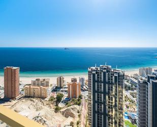 Vista exterior de Apartament en venda en Benidorm amb Aire condicionat, Jardí privat i Terrassa