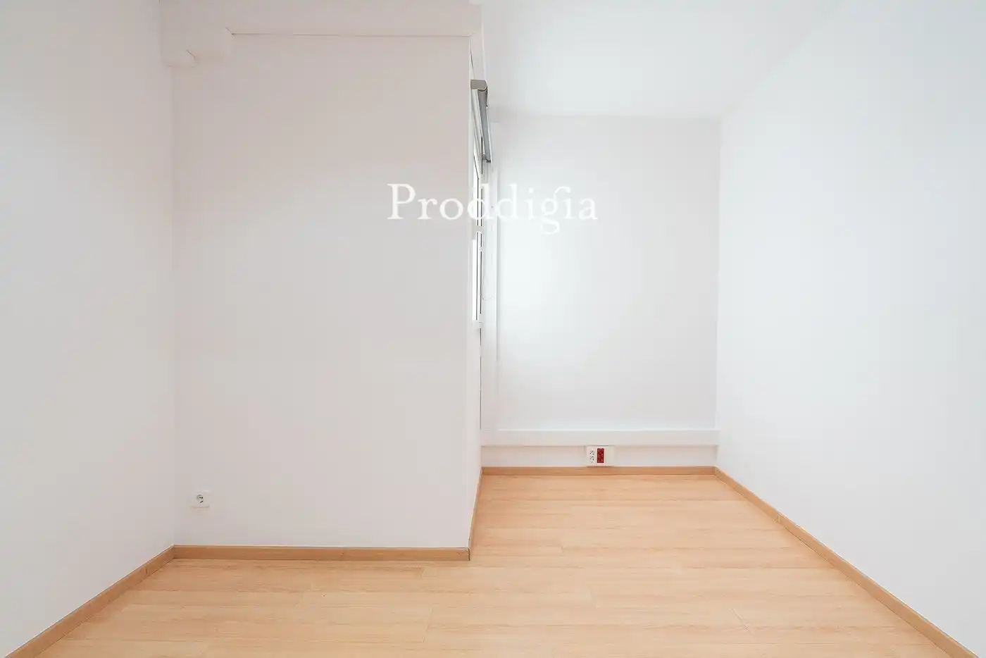 Bedroom of Office for rent in Barcelona  with Air Conditioner and Heating