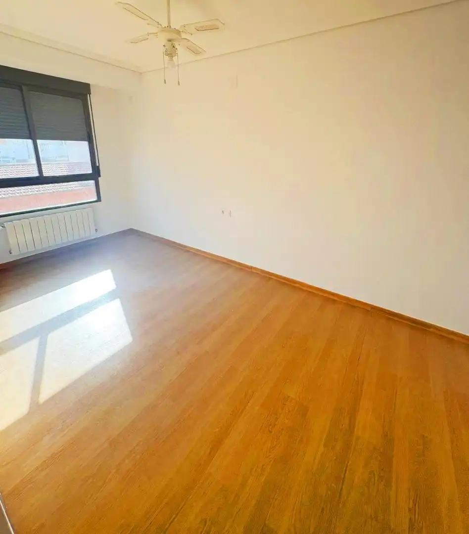 Habitación de Casa adosada en venta en Albacete con Calefacción, Parquet y Internet
