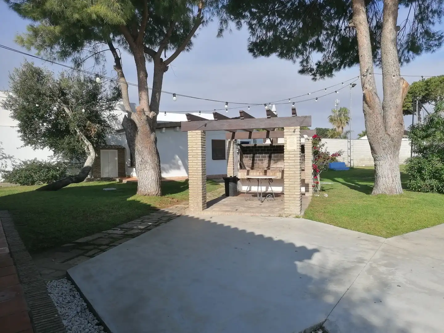 Jardín de Casa o chalet en venta en Chiclana de la Frontera con Trastero, Piscina y Horno