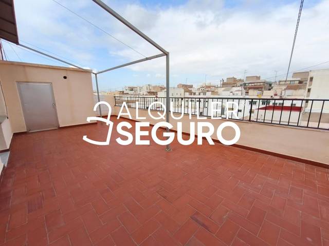 Ático en Alquiler en Poeta Vila y Blanco en Ensanche - Diputación