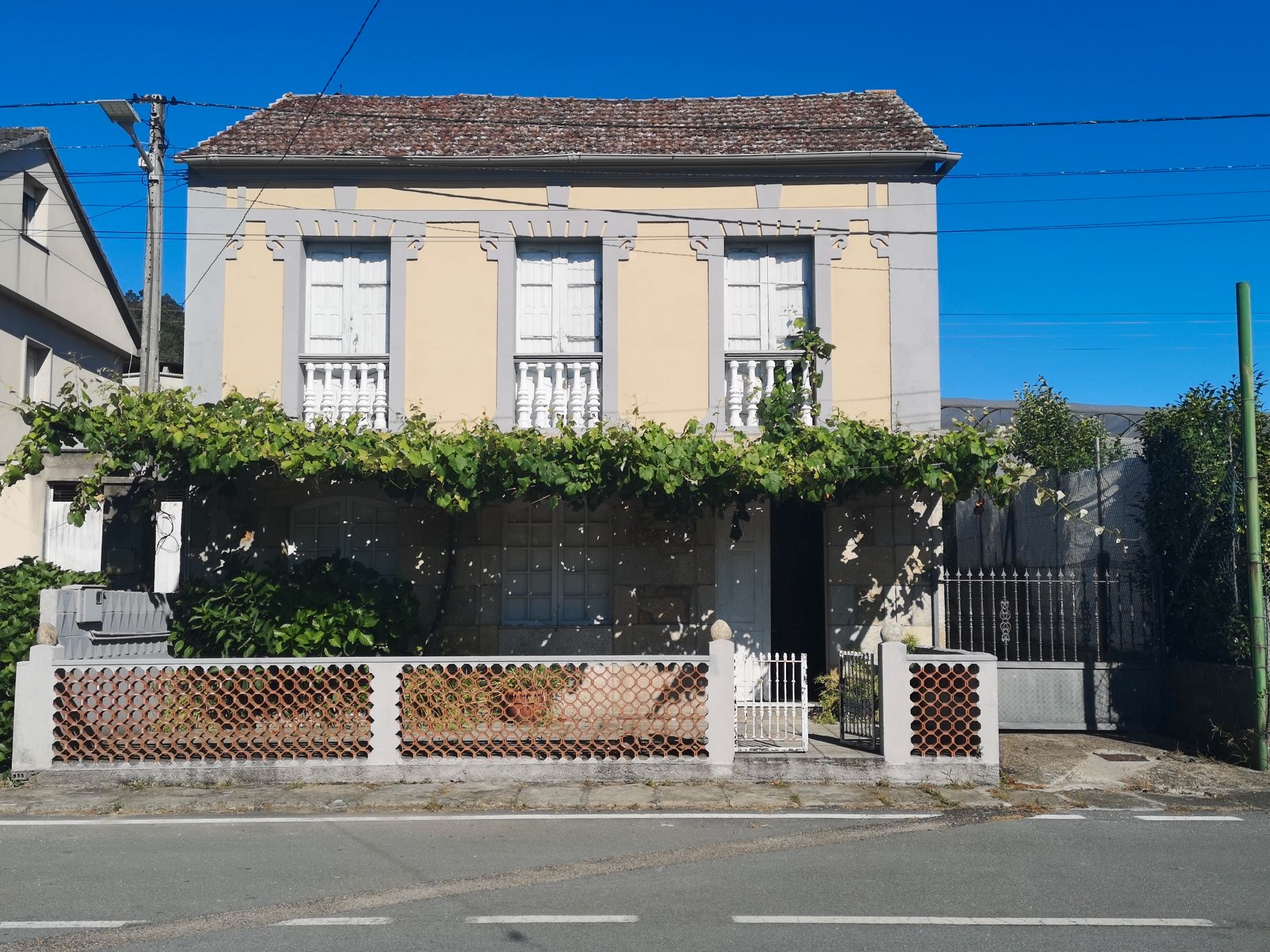 Vista exterior de Casa o xalet en venda en Portas amb Jardí privat, Terrassa i Traster