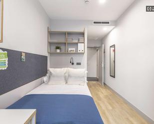 Bedroom of Flat to share in  Sevilla Capital  with Air Conditioner and Terrace