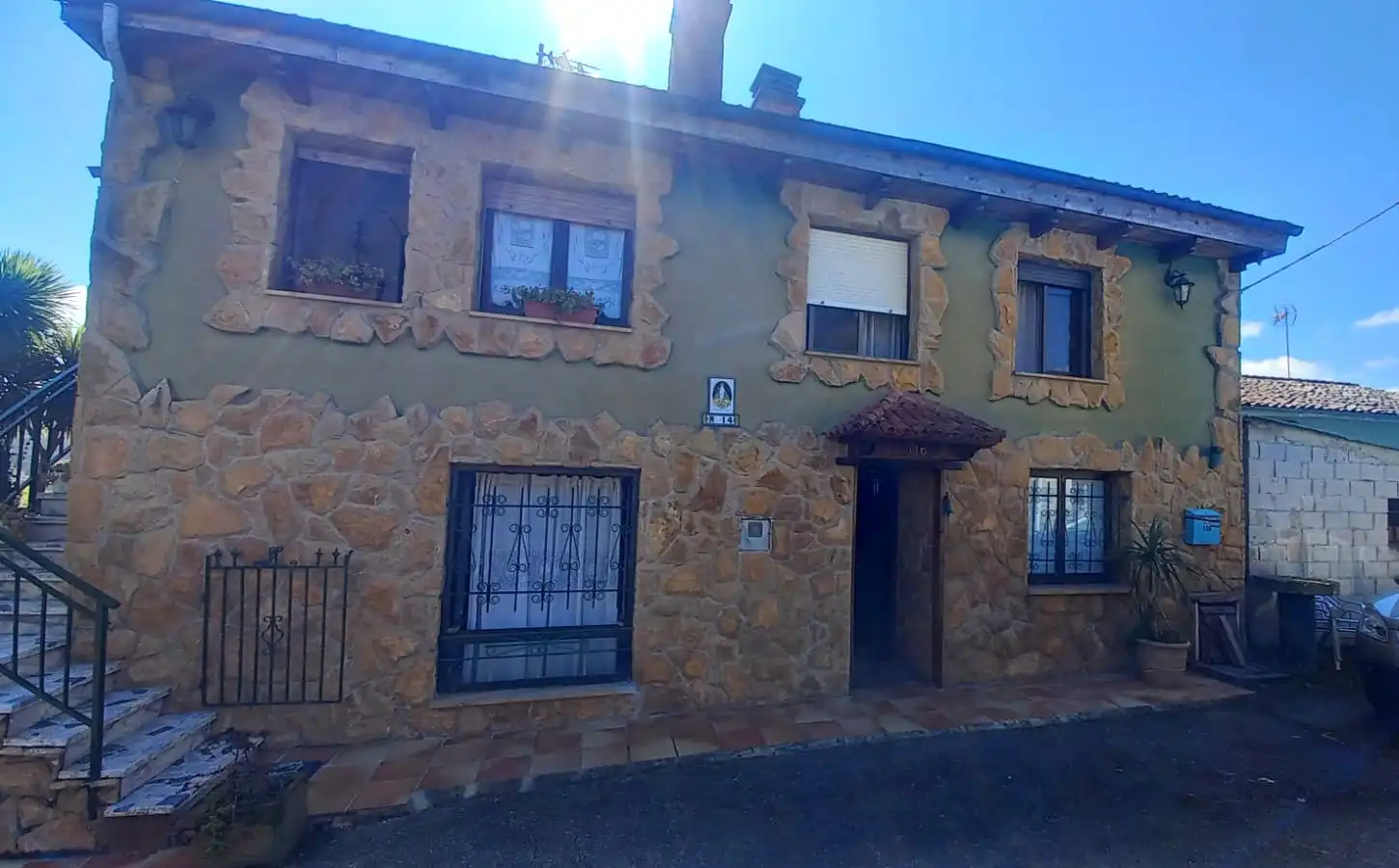 Vista exterior de Casa o chalet en venta en Sariego con Jardín privado, Terraza y Trastero