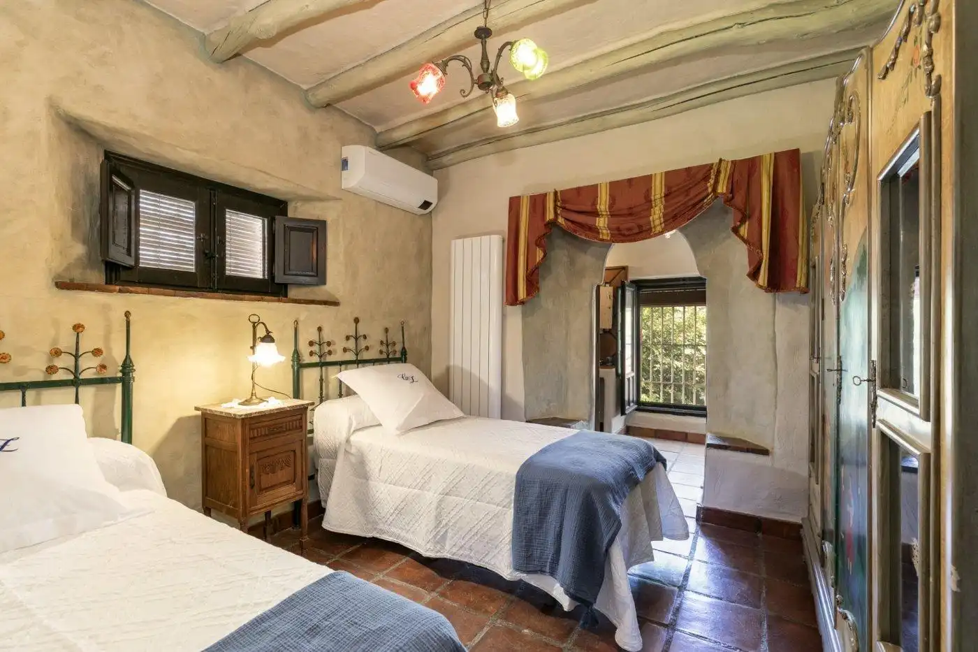 Dormitori de Casa o xalet en venda en Montefrío amb Aire condicionat, Calefacció i Jardí privat
