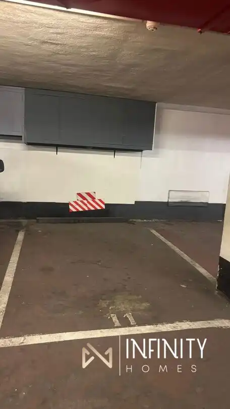 Aparcament de Pis en venda en Bilbao  amb Calefacció, Traster i Balcó