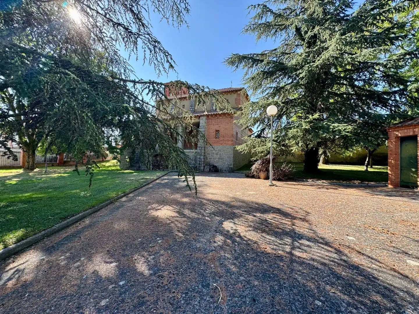 Jardí de Nau industrial en venda en Segovia