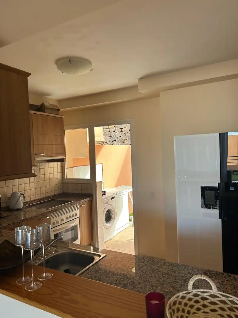 Cuina de Casa adosada en venda en Adeje amb Aire condicionat, Terrassa i Moblat