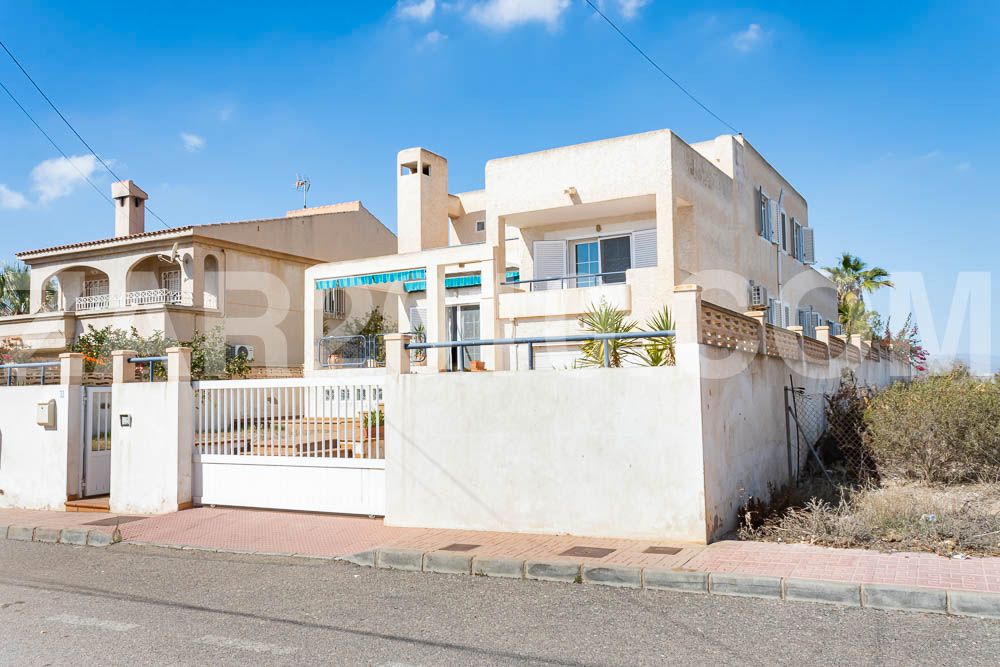 Vista exterior de Casa o xalet en venda en Garrucha amb Aire condicionat, Calefacció i Jardí privat