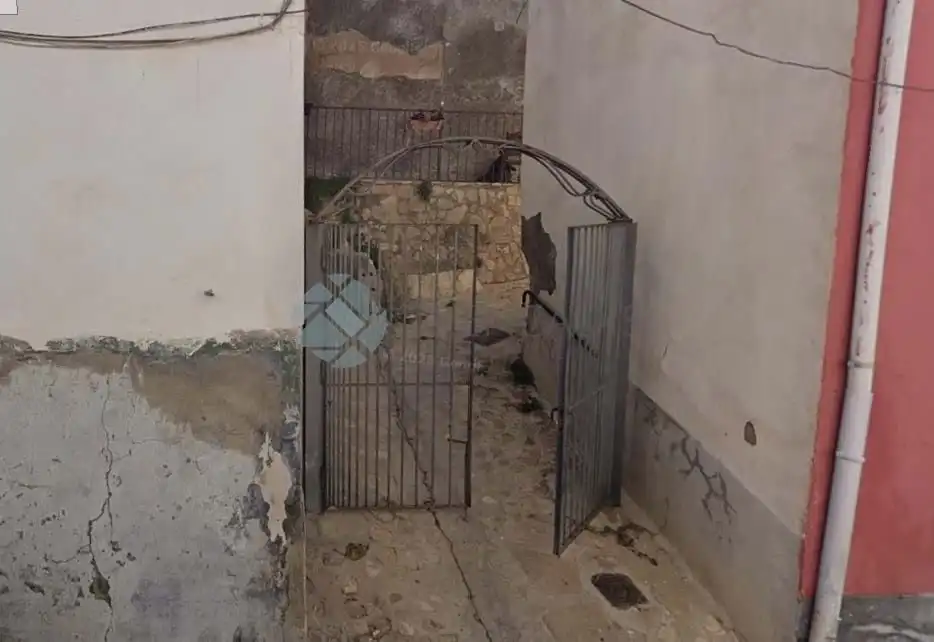 Casa aparellada en venda a San Jorge