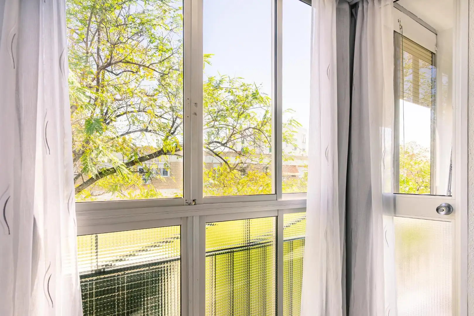 Bedroom of Flat for sale in Sevilla  with Air Conditioner, Furnished and Balcony