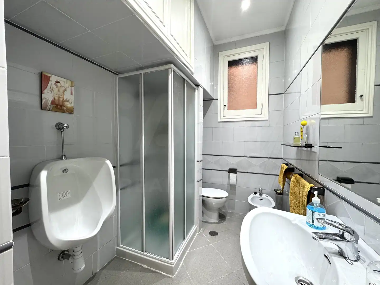 Bathroom of Flat for sale in Madrid  with Air Conditioner and Heating