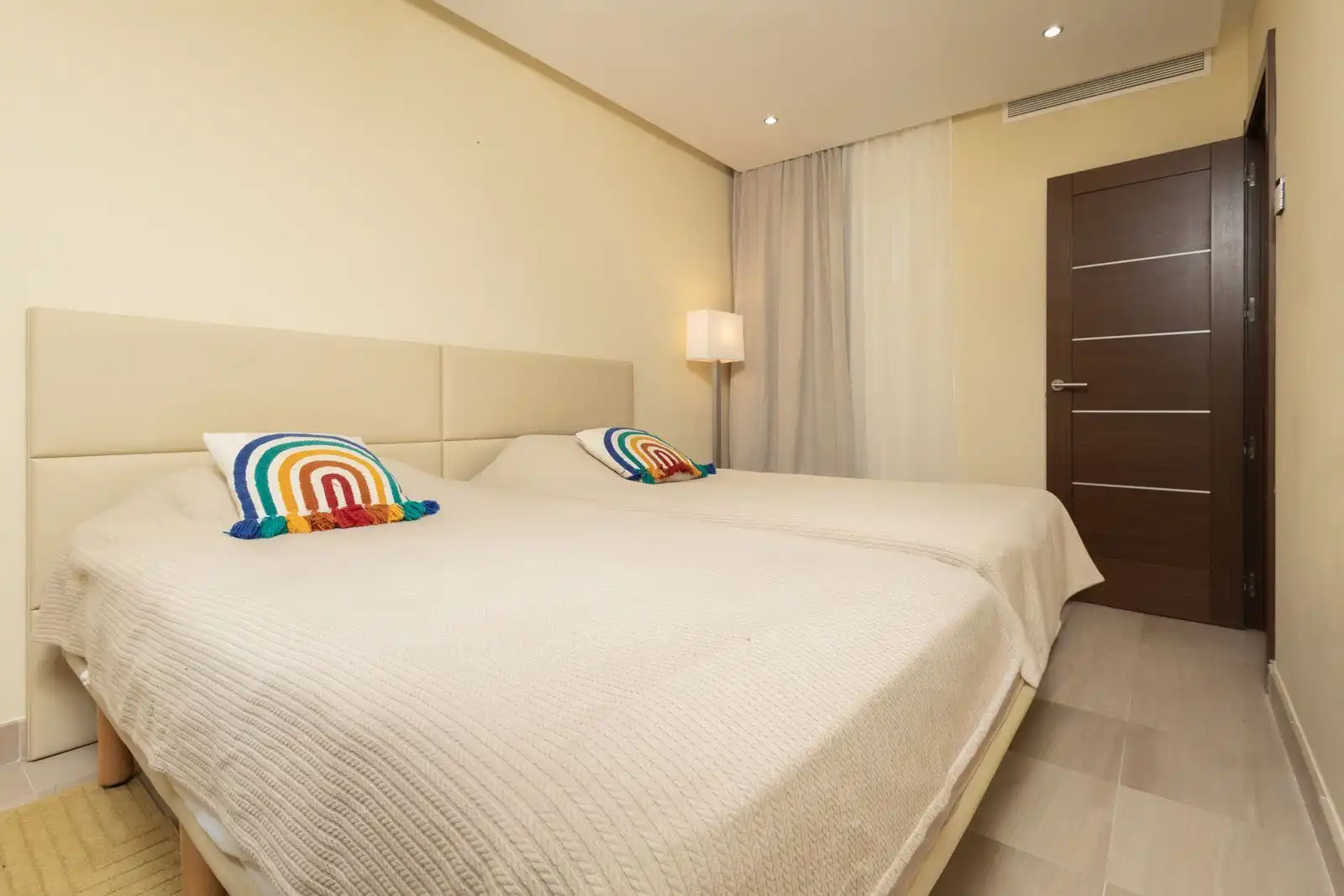 Habitación de Apartamento en venta en Estepona con Aire acondicionado, Terraza y Amueblado