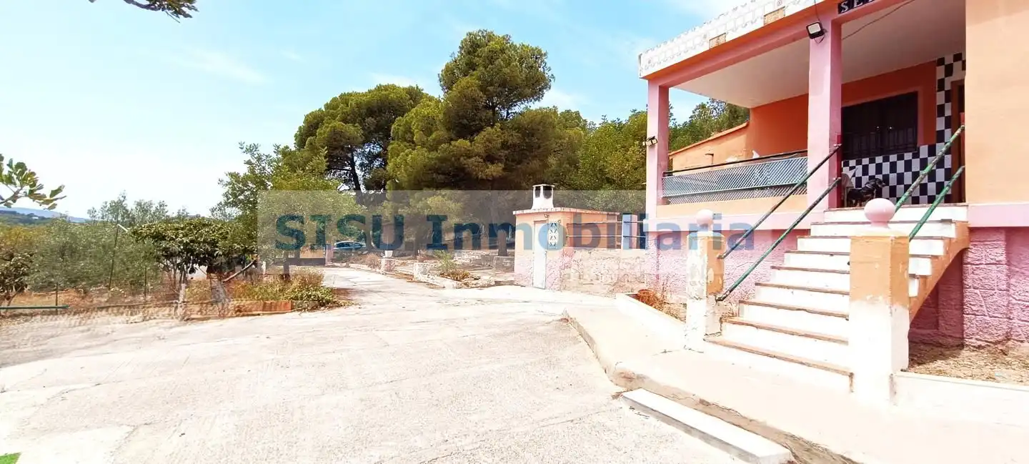 Vista exterior de Finca rústica en venda en Llíria amb Jardí privat, Terrassa i Piscina