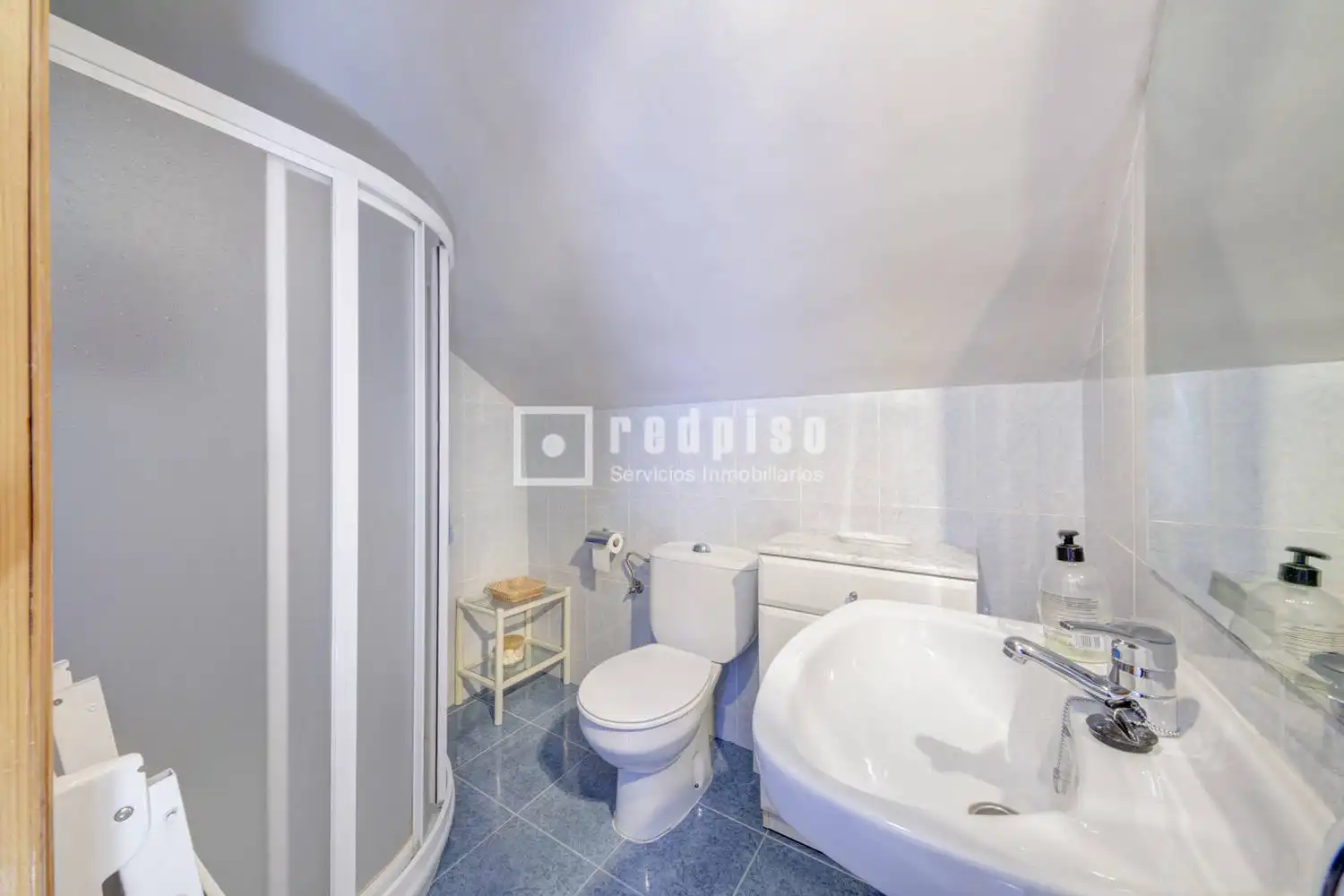 Bathroom of Houses for sale in Pozuelo de Alarcón  with Air Conditioner, Heating and Parquet flooring