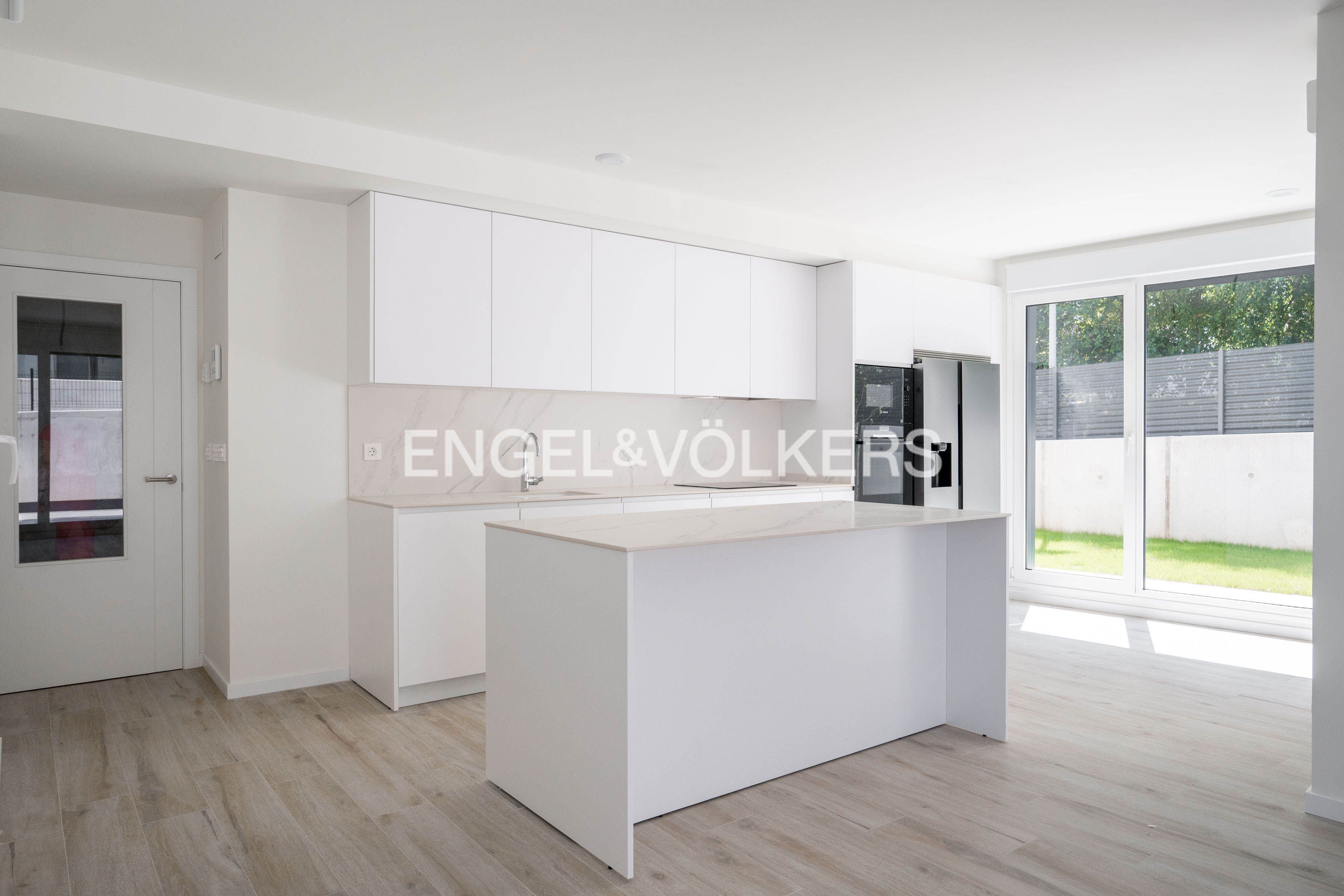 Kitchen of Apartment for sale in Donostia - San Sebastián   with Heating, Private garden and Terrace