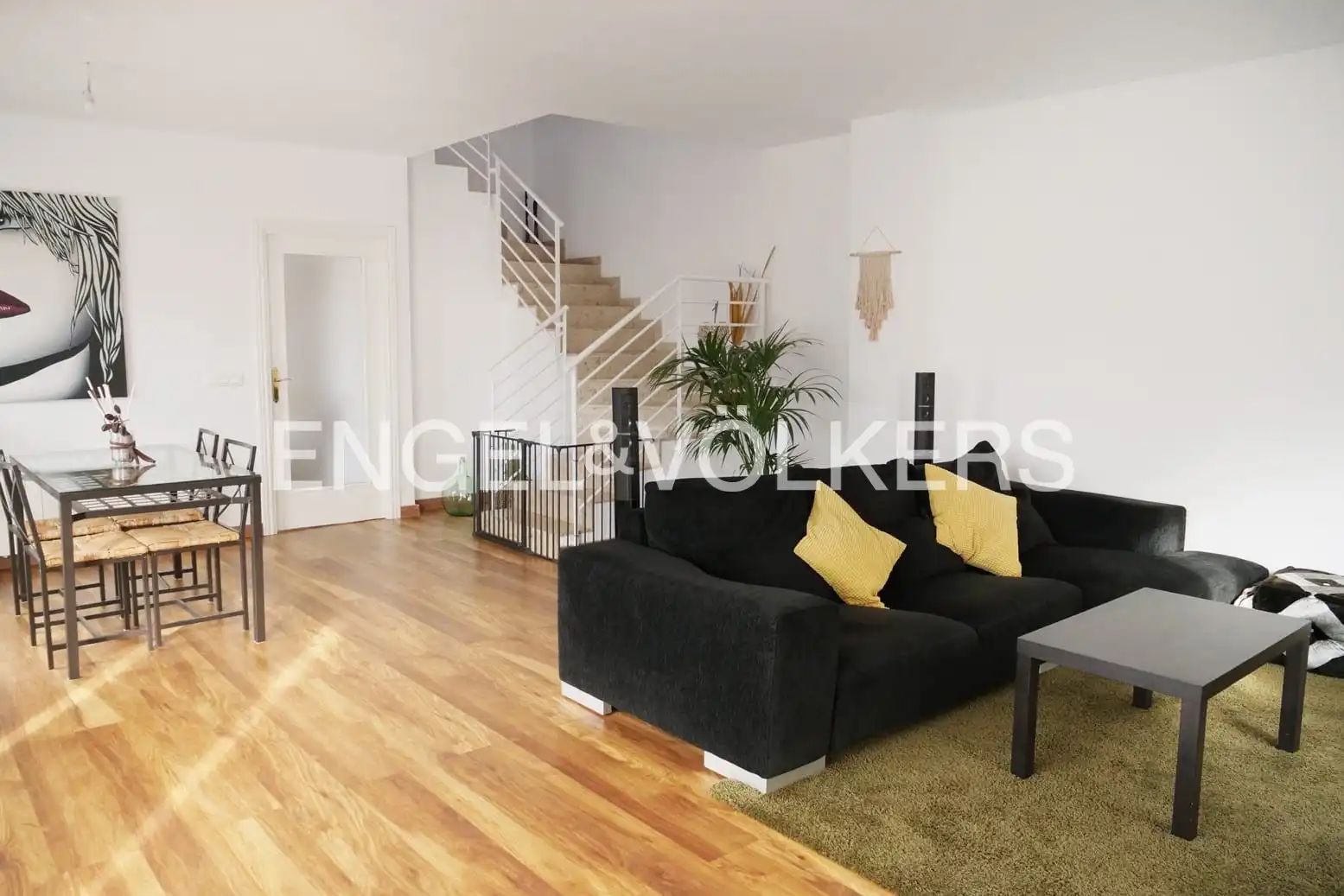 Sala de estar de Casa o chalet en venta en Vallirana con Calefacción, Jardín privado y Parquet
