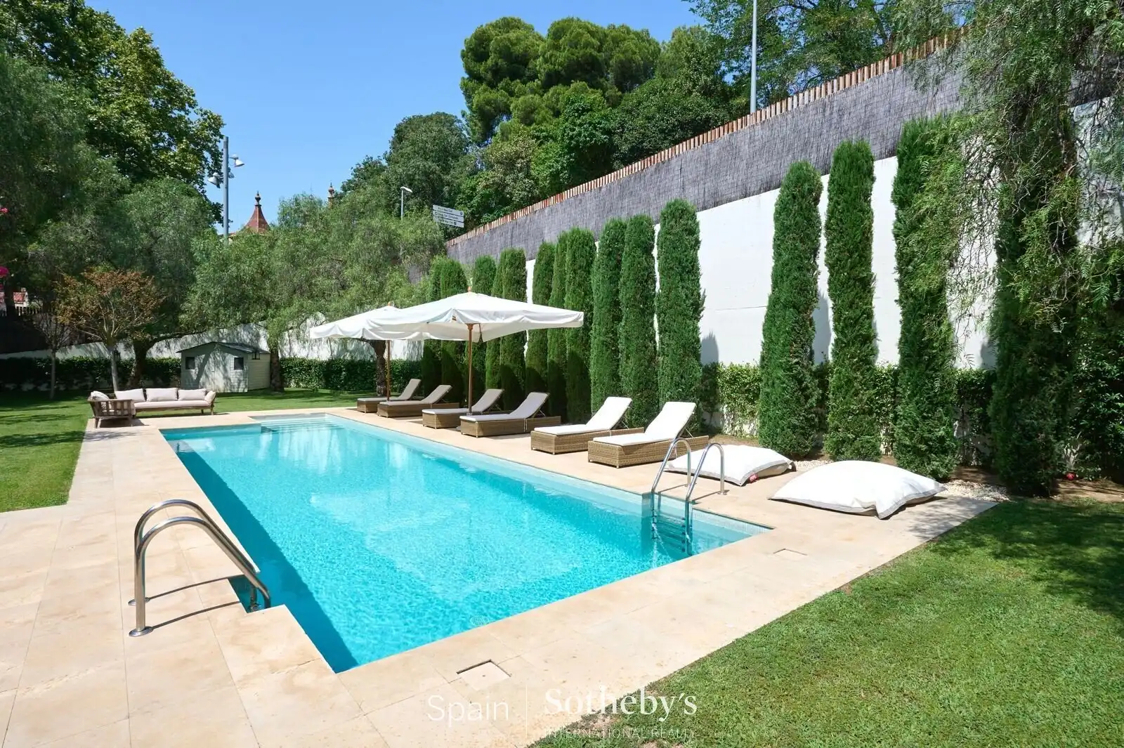 Piscina de Casa o xalet en venda en Alella amb Aire condicionat, Calefacció i Jardí privat