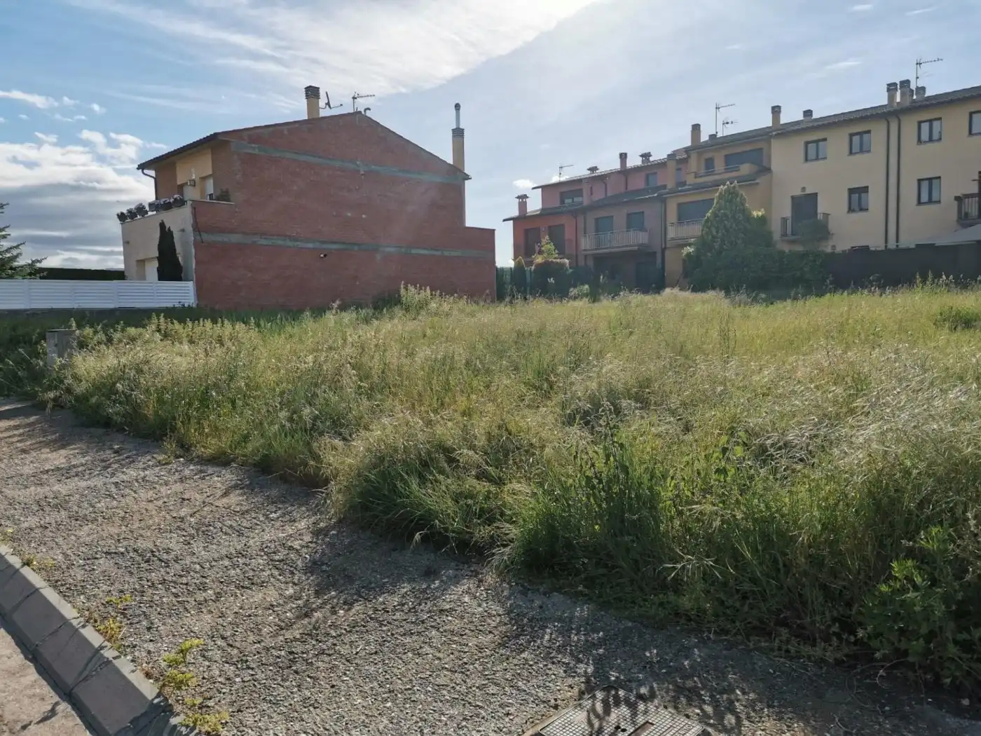 Wohnbaugrundstück zum Verkauf in Avenida Tecla Sala, imagen 2