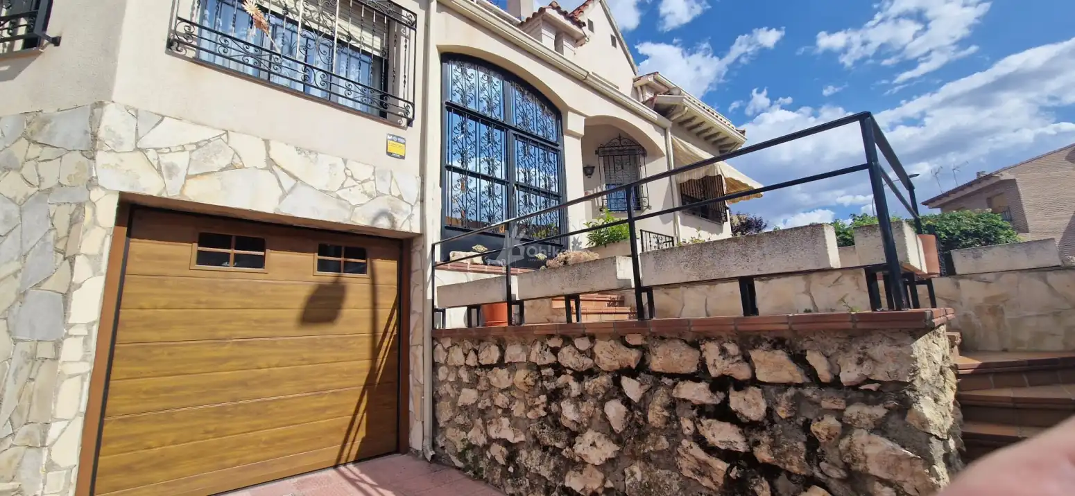 Vista exterior de Casa o xalet en venda en Arganda del Rey amb Calefacció, Jardí privat i Traster