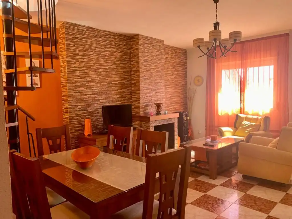 Menjador de Casa o xalet en venda en Villagarcía de la Torre amb Aire condicionat i Terrassa