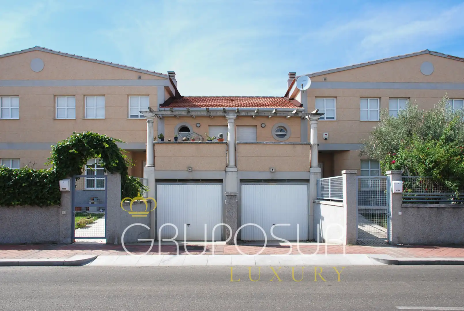 Vista exterior de Casa adosada en venta en Arroyo de la Encomienda con Calefacción, Jardín privado y Parquet