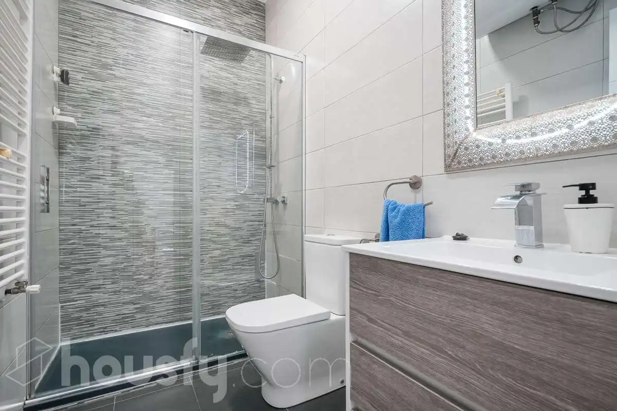 Baño de Piso en venta en Madrid con Aire acondicionado, Calefacción y Amueblado
