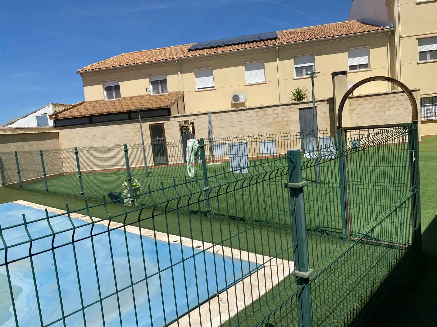 Piscina de Casa adosada en venta en Carrión de Calatrava con Aire acondicionado, Calefacción y Piscina
