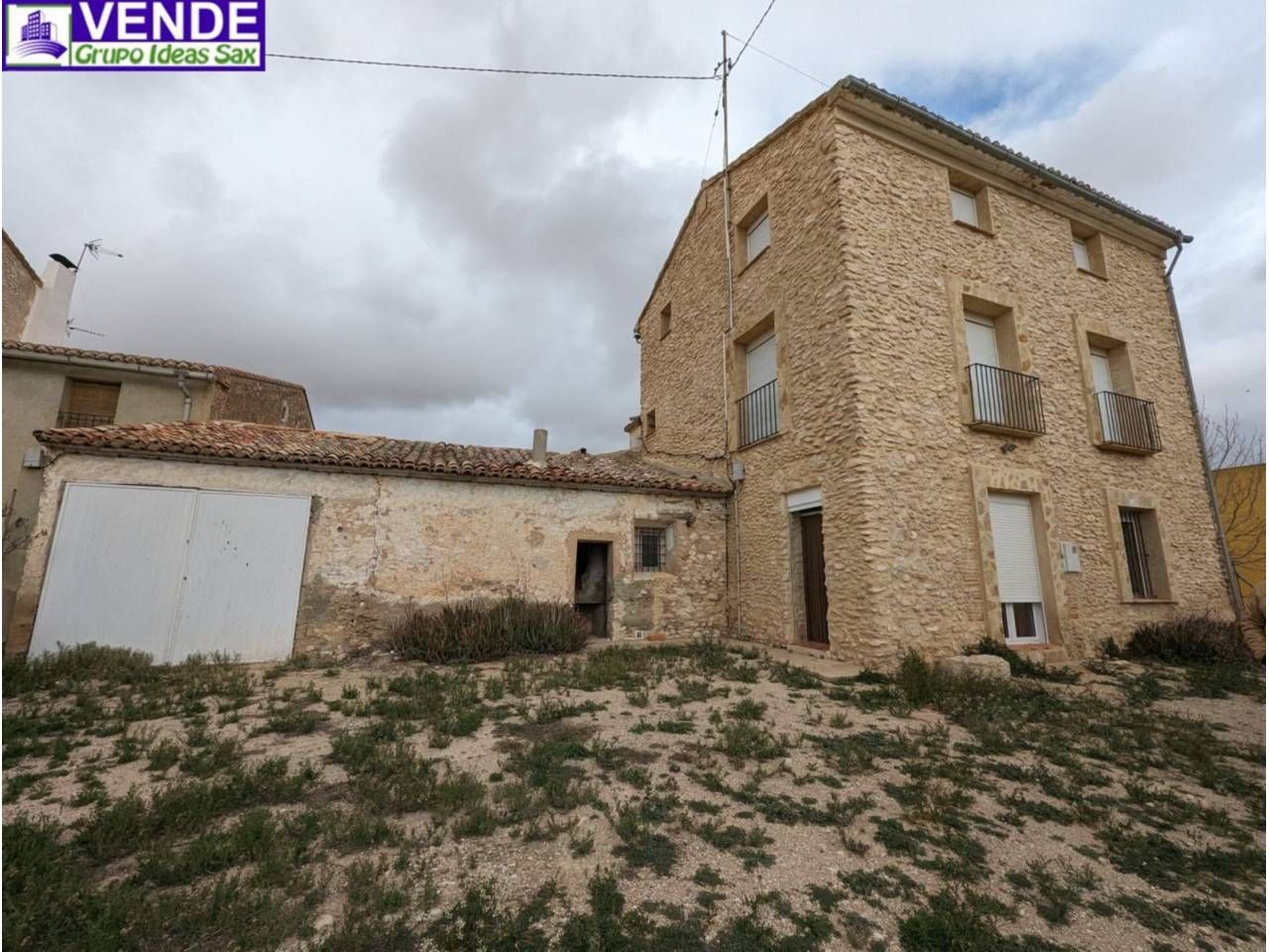 Vista exterior de Finca rústica en venda en Villena amb Jardí privat
