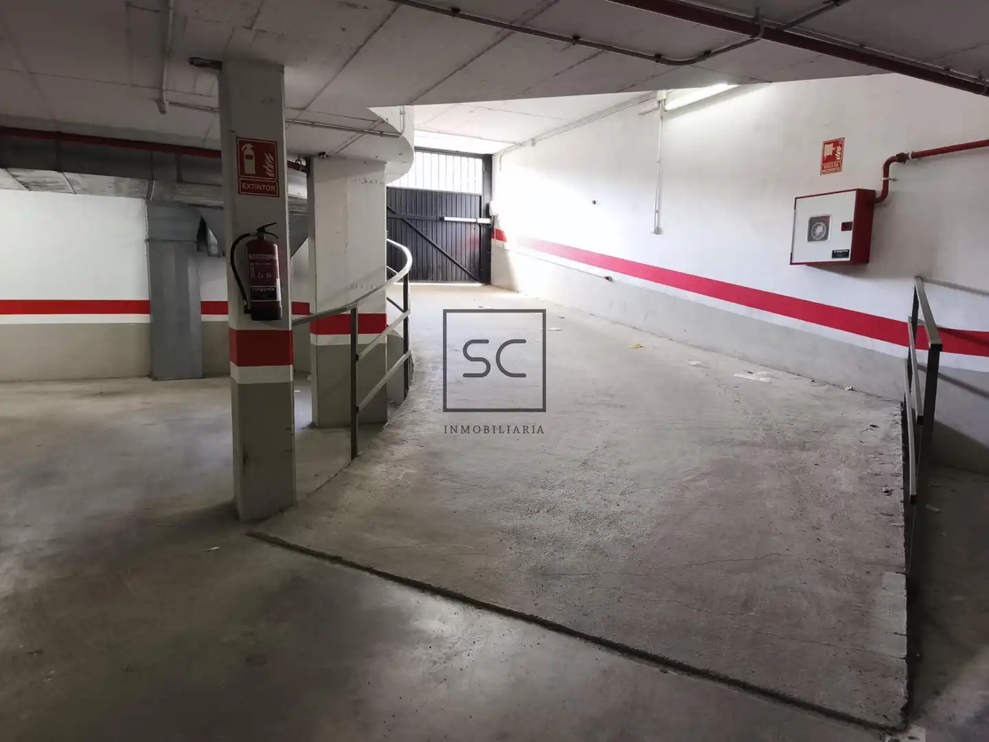 Parkplatz von Wohnungen zur Miete in Ares mit Abstellraum