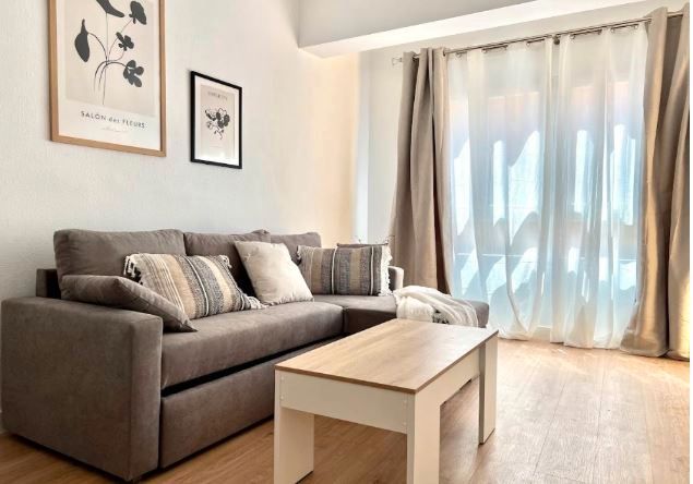 Sala d'estar de Pis en venda en Ripollet amb Aire condicionat, Parquet i Moblat