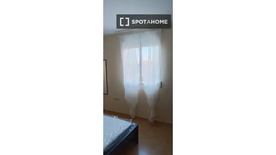 Habitación de Piso de alquiler en Sagunto / Sagunt con Aire acondicionado, Calefacción y Amueblado